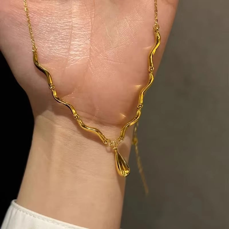 New in Vintage Glossy Water Droplet Necklaces Light Luxury Laziness High Quality Irregular Tassel Collar Chain Fine Jewelry